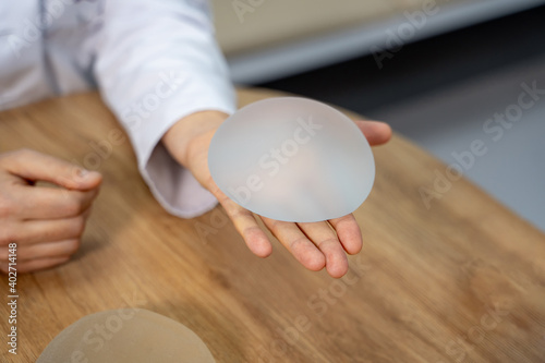 Canvastavla Silicone breast implant in doctors hands