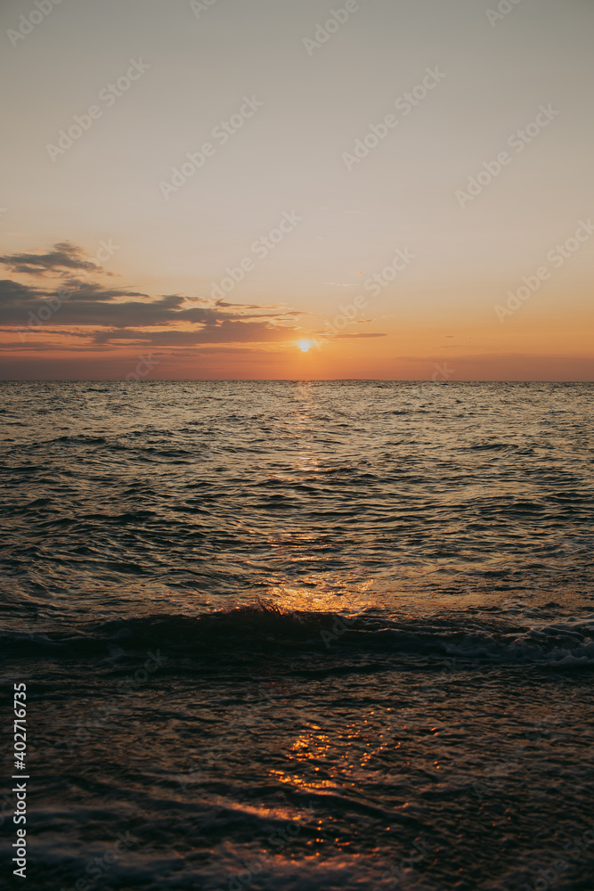 Obraz premium sunset over the sea