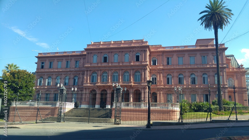 Naklejka premium pink building