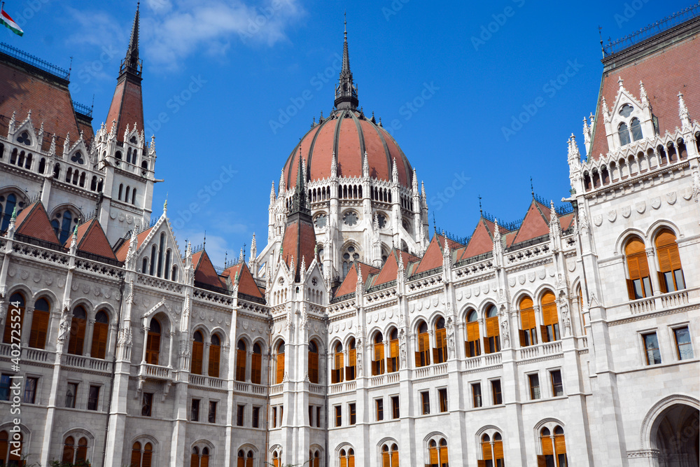 Obraz premium Close up of the dome of the Hungarian Parliament building in Budapest, Hungary.