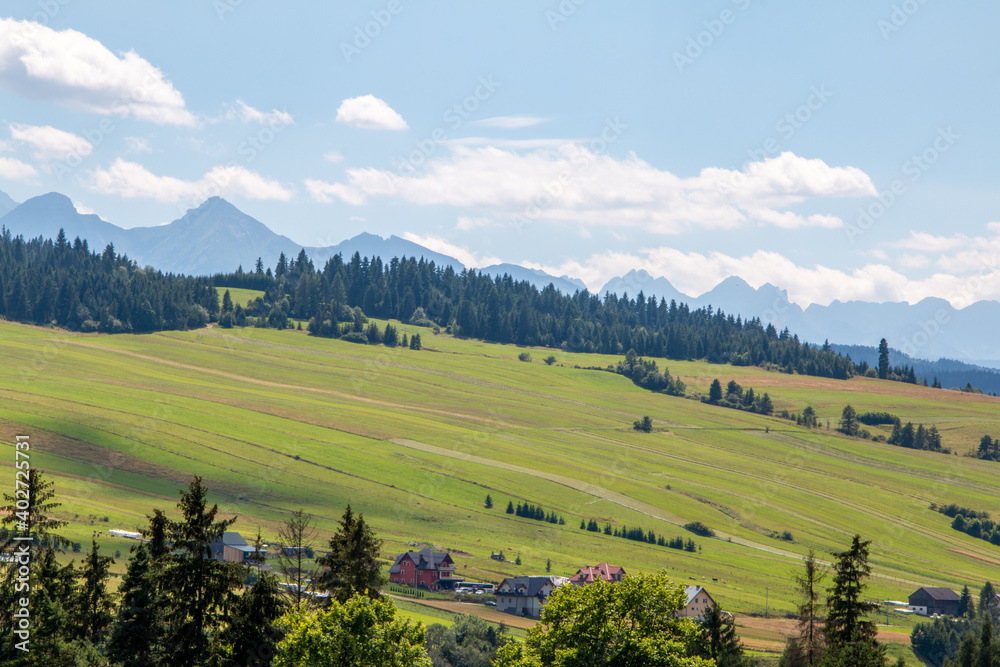 Obraz premium Small village in the foothills of the Tatra Mountains in southern Poland