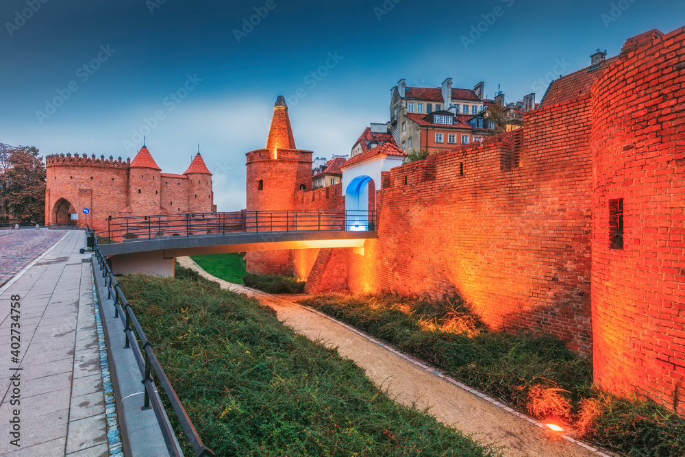 Obraz premium Old town city walls in Warsaw