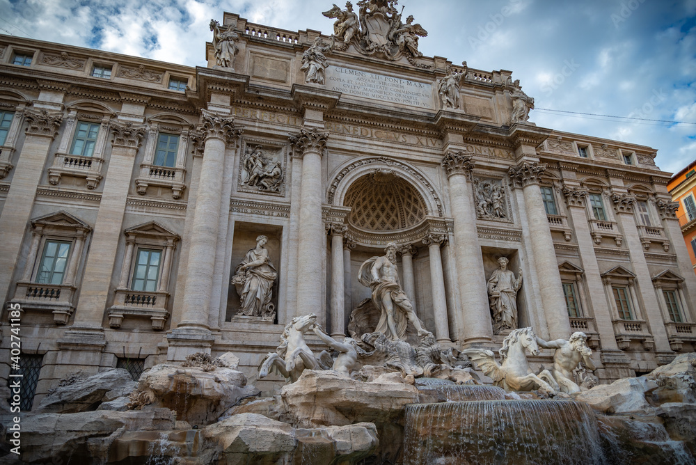 Roma ciudad eterna con muchos monumentos en Italia, Europa	
