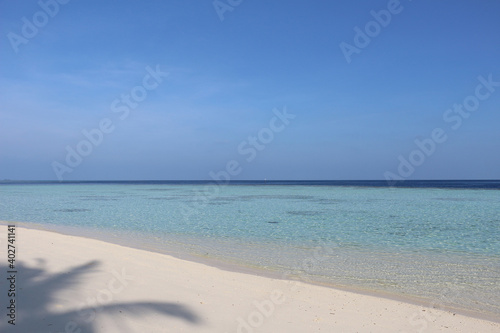 Fototapeta Naklejka Na Ścianę i Meble -  white sand blue sea paradise maldives