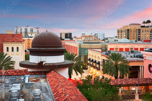 Fototapeta Naklejka Na Ścianę i Meble -  West Palm Beach, Florida, USA cityscape at Cityplace