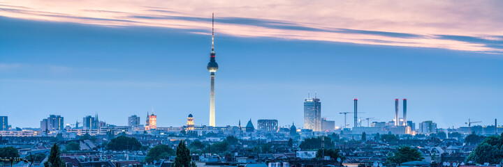 Fototapete Berlin Berliner Skyline-Panorama mit Fernsehturm  © eyetronic