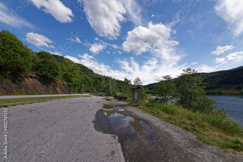 Norwegen - Voss - Parkplatz am See Vangsvatnet photo