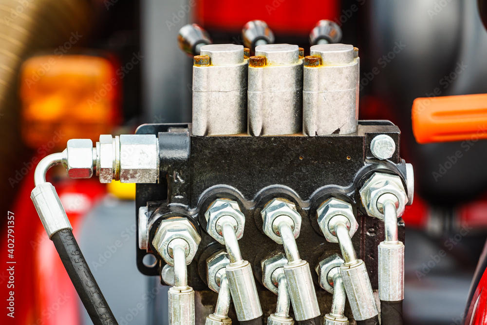Pipe system of hydraulic valves in agricultural machinery Pipe system of hydraulic valves in agricultural machinery