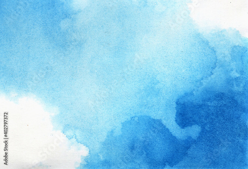 青の手描きの水彩背景素材