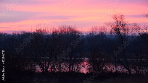 Wschód słońca nad Wisłą w okolicy Sandomierza, świt nad rzeką photo