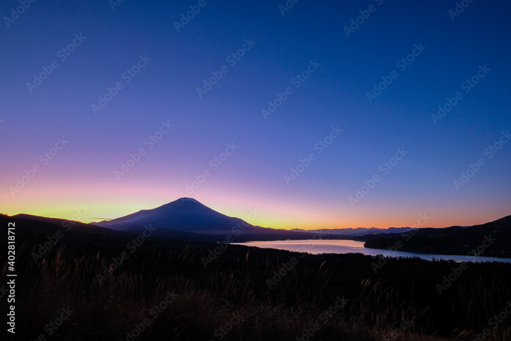 山梨県パノラマ台からの山中湖と富士山