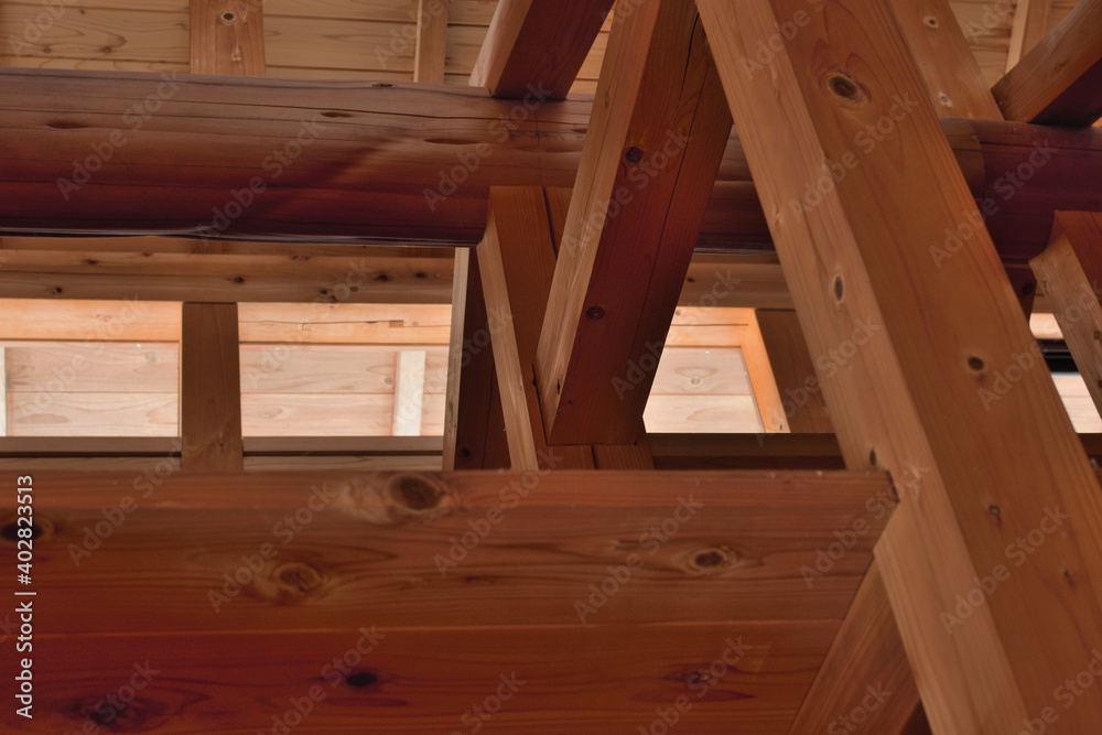 木造住宅の屋根裏の小屋組 木造住宅の屋根裏の小屋組