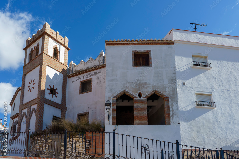paseo por las blancas calles del municipio de Salares en la provincia de Málaga, Andalucía
