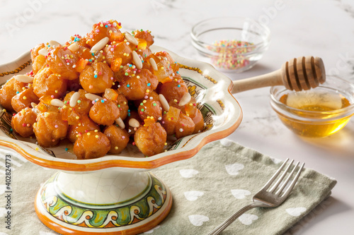 Struffoli with pinoli and sugar granes with ho ey