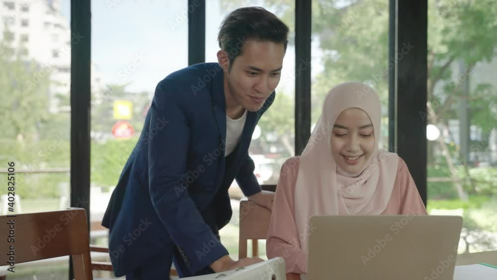 Muslim couples are discussing and teaching work in a coffee shop.
Muslim couples are discussing and teaching work in a coffee shop.
