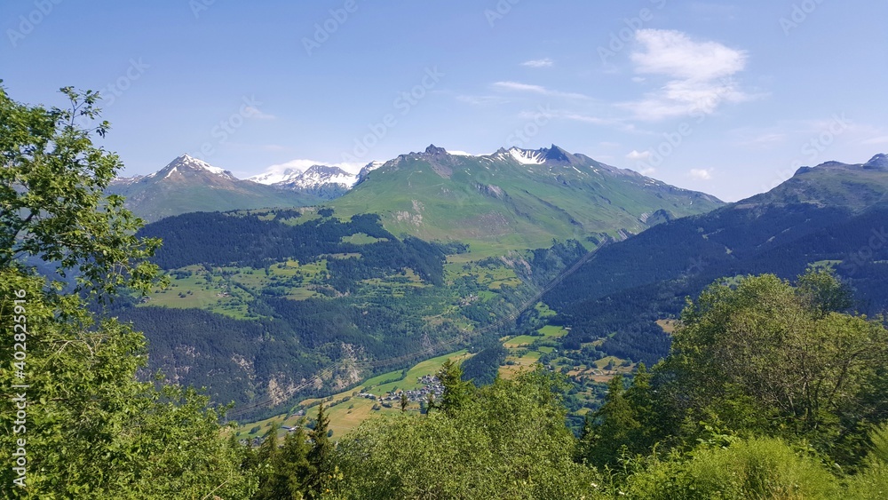 Paysage de montagne dans les Alpes françaises en été