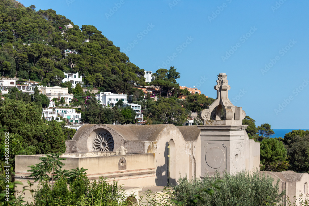 houses on the slopes of capri island