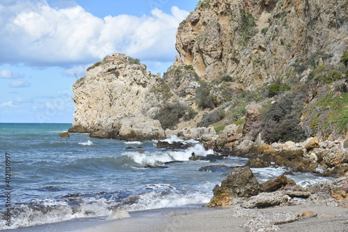  Scorcio della scogliera  di San Cataldo,comune di Terrasini, Palermo, Per molti conosciuta come 