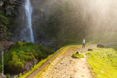 Fotografia Under the spry of the Acquafraggia waterfall