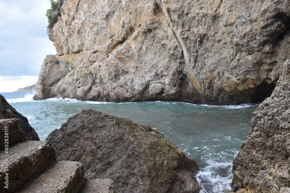 Scorcio della scogliera di San Cataldo,comune di Terrasini, Palermo, Per molti conosciuta come