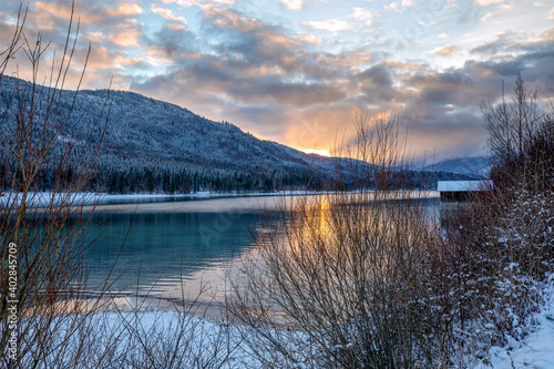 Sonnenuntergang am Walchensee im Winter