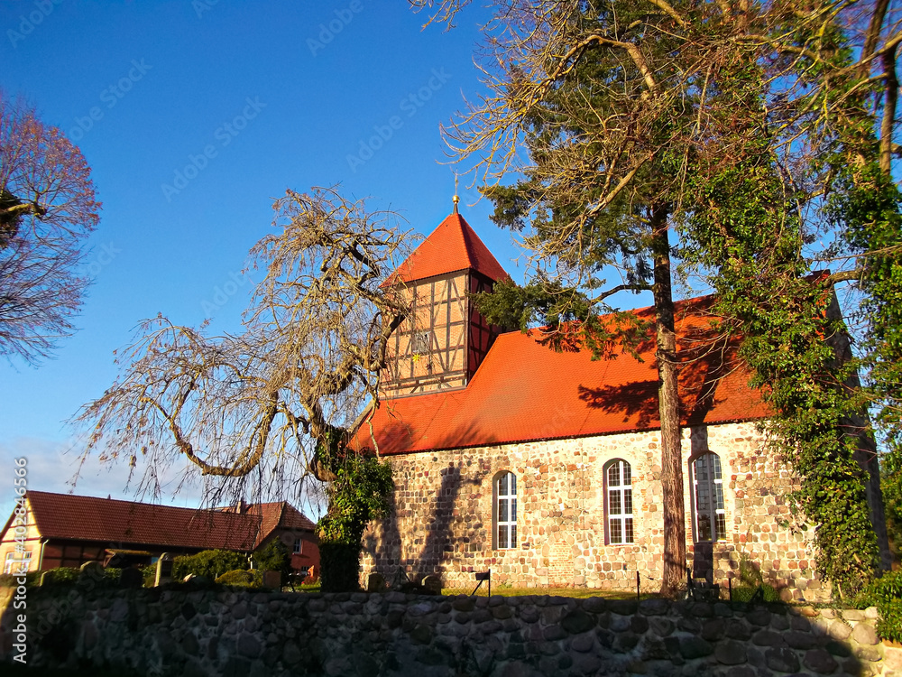 Evangelische Feldsteinkirche Peter und Paul Evangelische Feldsteinkirche Peter und Paul