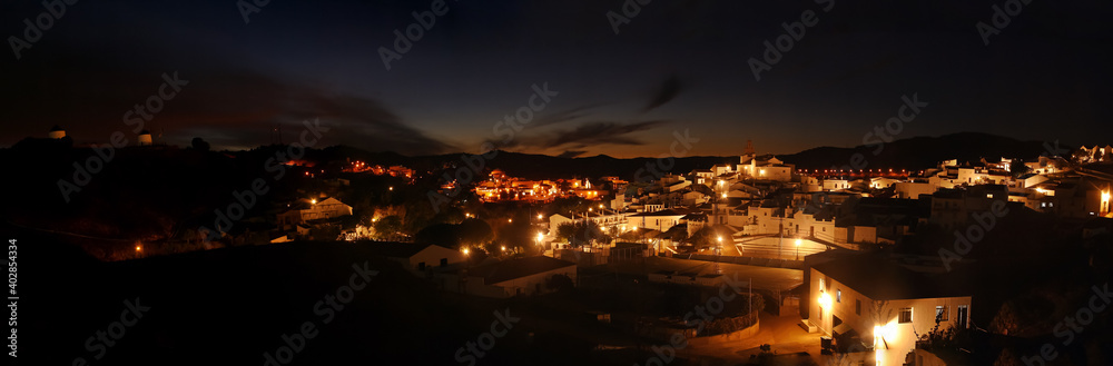Vista panorámica de Sanlúcar de Guadiana al atardecer, pequeño pueblo de la provincia de Huelva, Andalucía, España.