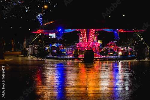Photos les illuminations d'un manège la nuit
