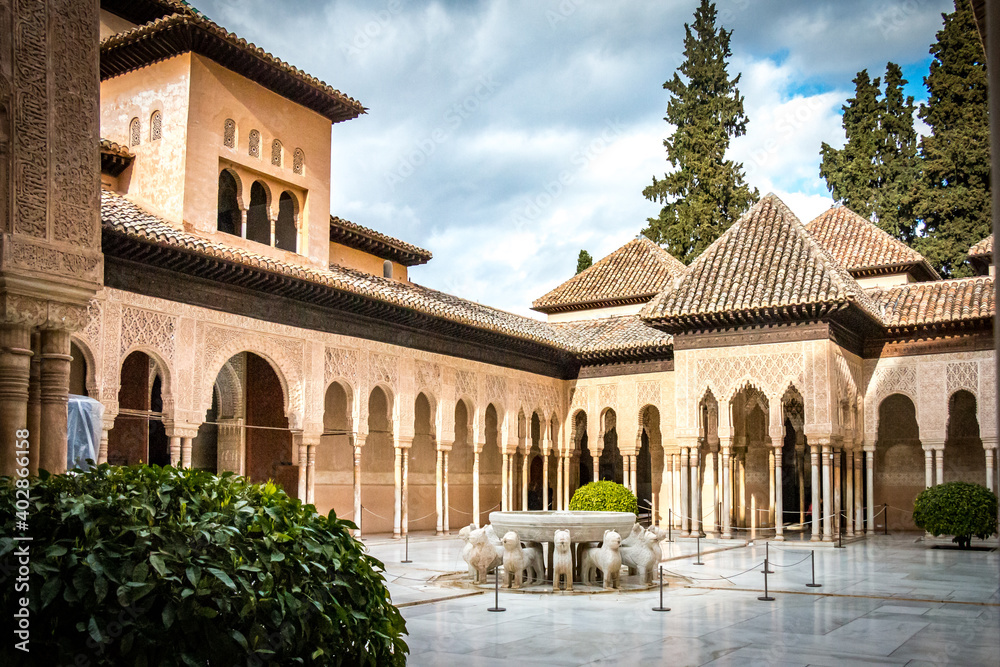 courtyard at alhambra palace, columns, pillars, granada