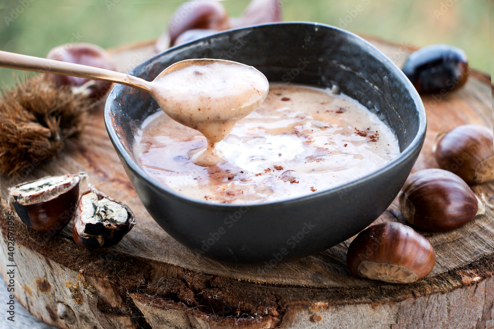 herzhafte maronensuppe mit sahne als winterliche vorspeise herzhafte maronensuppe mit sahne als winterliche vorspeise