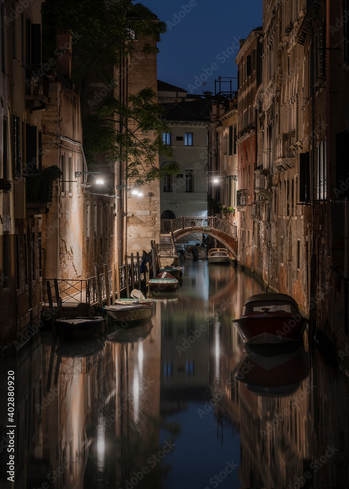Glimpse of Venice at night. Canal Rio de la Tetta