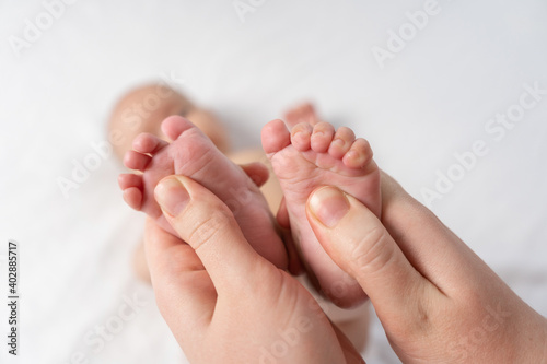 Bilde på lerret Mom gives foot massage to baby. Selective focus