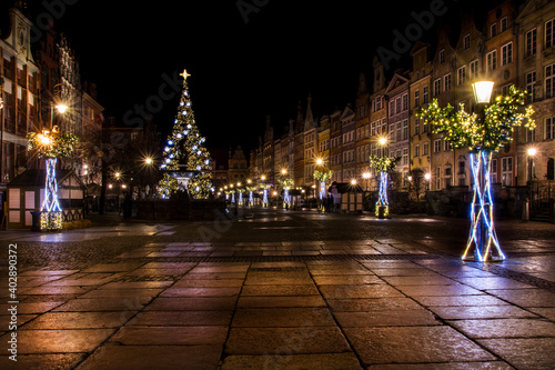 Christmas tree and light decorations in the old town of Gdansk © VinyLove Foto