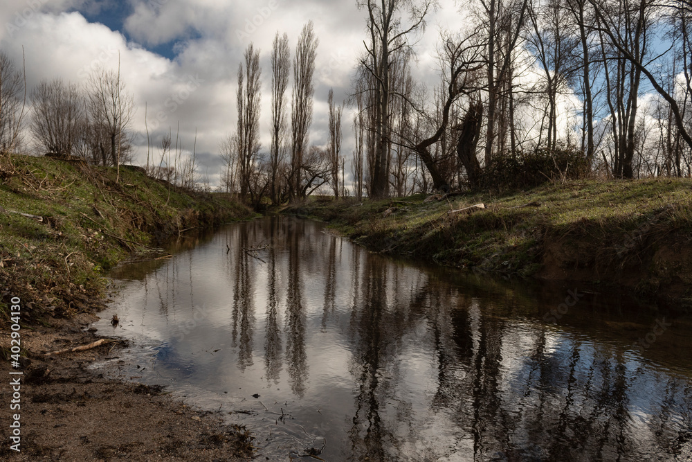 Alameda on the edge of the river