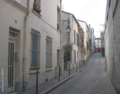 Fototapeta Naklejka Na Ścianę i Meble -  rue déserte à la Butte aux Cailles (Paris XIIIe)