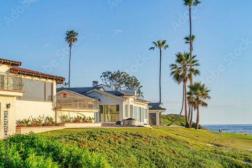Fototapeta Naklejka Na Ścianę i Meble -  Coastal neighborhood of San Diego California with homes overlooking ocean view