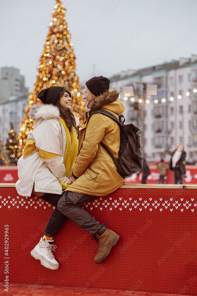 Obraz premium Happy cheerful and young caucasian couple are having fun while dating together outdoors in a city