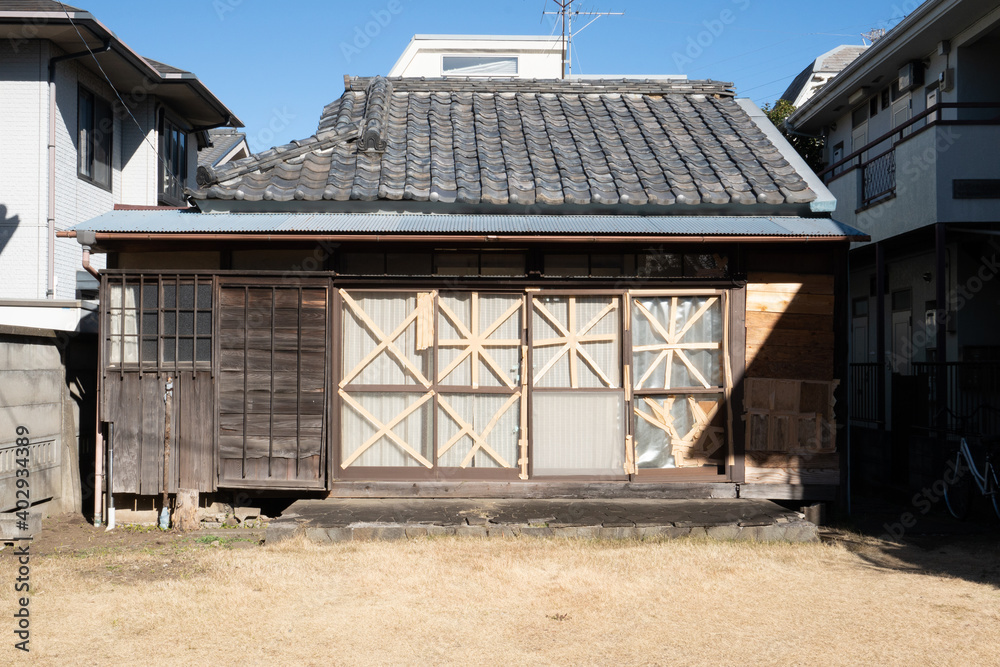 木造平家一軒家の古い日本家屋 Stock-Foto | Adobe Stock