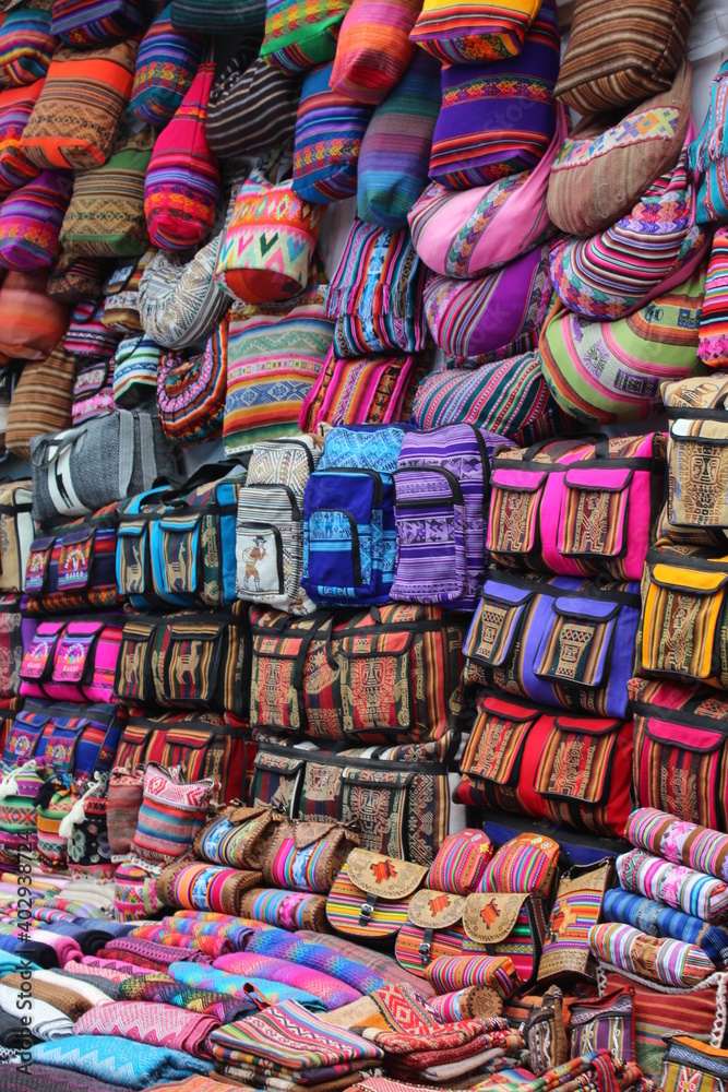 Puesto de artesanías en Perú