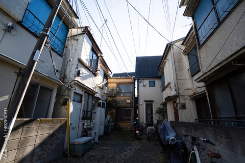Foto 日本の古い木造二階建アパート/宿泊所/狭小住宅/一戸建て/