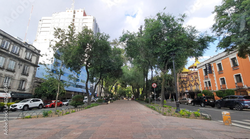 Avenida Álvaro Obregón de Colonia Roma de la Ciudad de México photo
