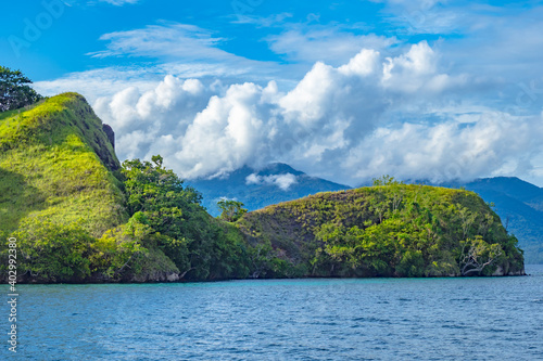 Tropical jungle in remote islands of Papua New Guinea © Mike Workman