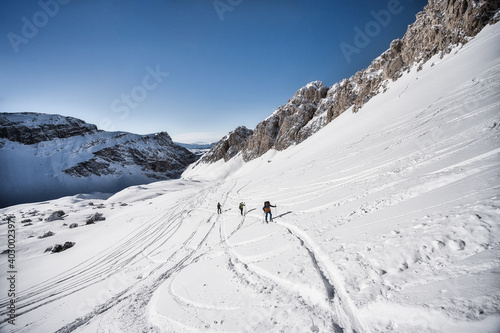 Bergwanderung in den Bergen der Dolomiten in Südtirol © Elias Kostner