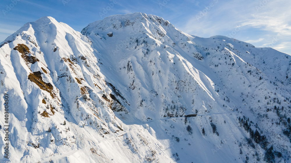 Obraz premium Montagna innevata, veduta area