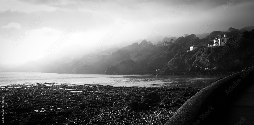 Obraz premium Vue en noir et blanc de la presqu'île de Howth près de Dublin en Irlande