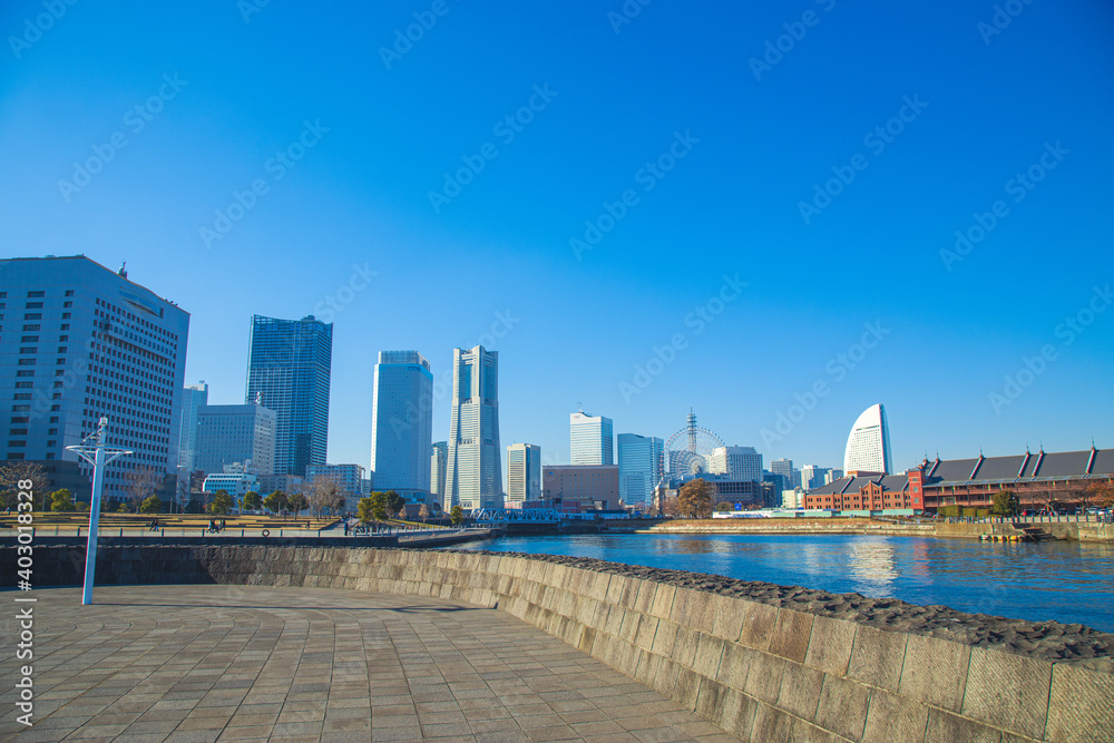 Naklejka premium 横浜みなとみらいの都市風景