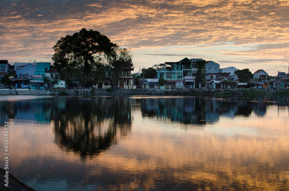 Obraz premium Sunrise over Hue, Vietnam