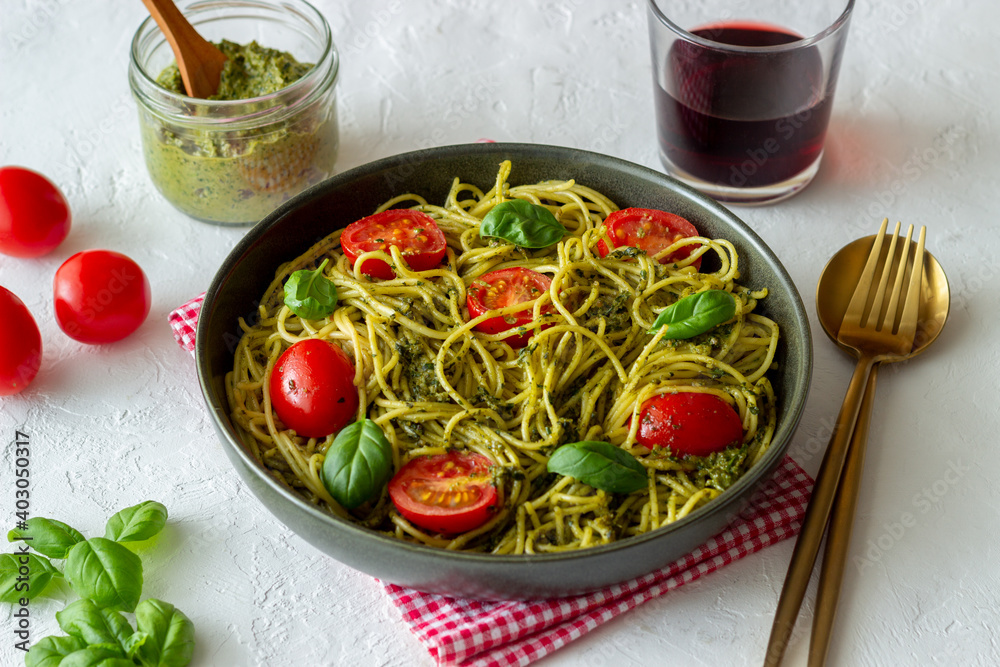Pasta spaghetti with pesto sauce, tomatoes and basil. Healthy eating. Vegetarian food.