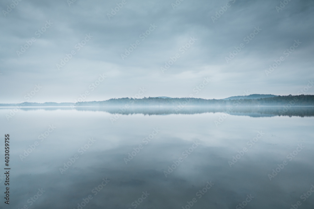 Obraz premium Foggy Pond