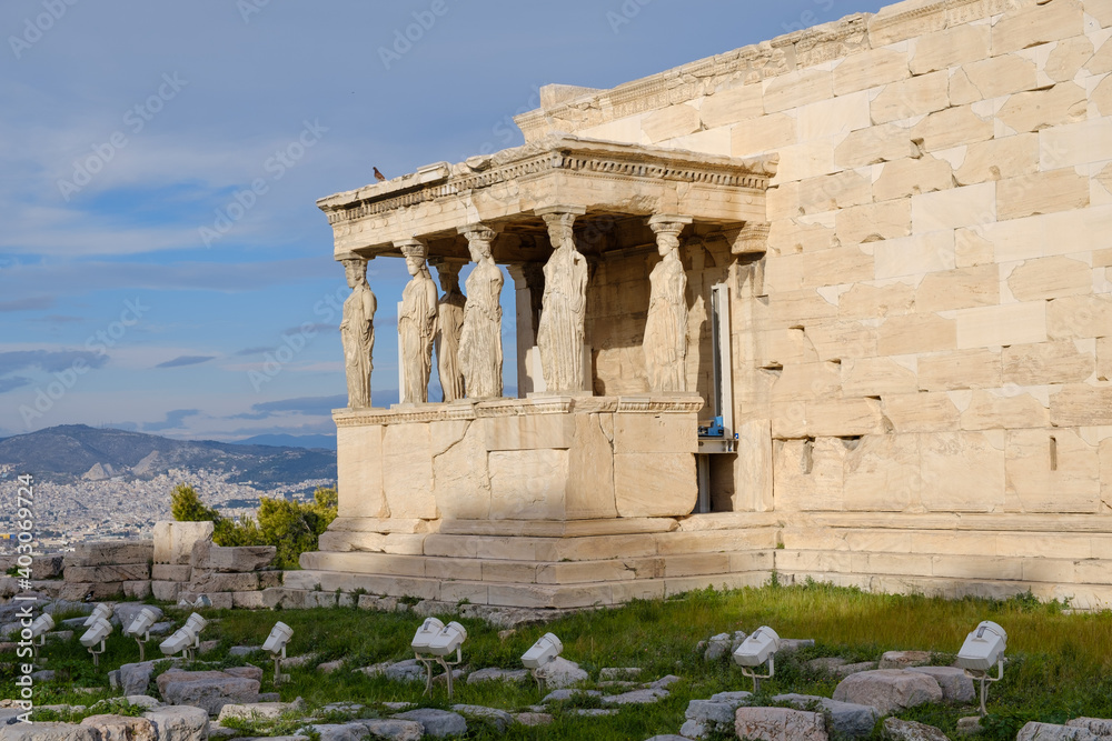 Obraz premium Athens - December 2019: view of Old Temple of Athena